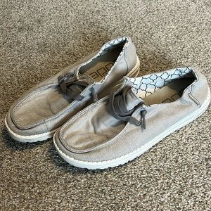 Women’s Hey Dude Slip On’s Size 8